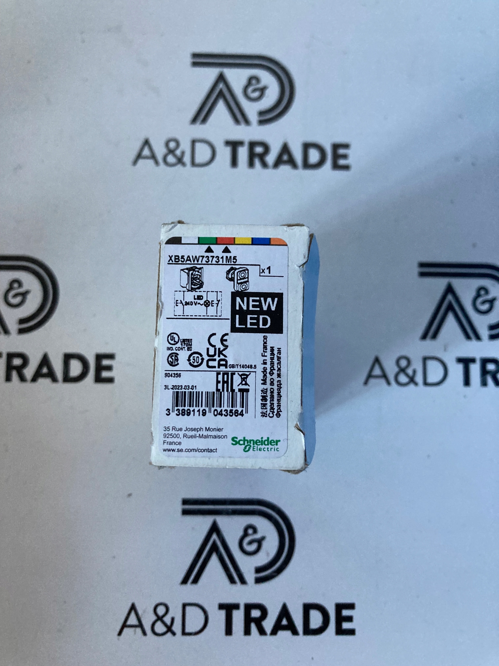 Schneider Electric XB5AW73731M5 Illuminated double headed push button, Harmony XB5, plastic, 22mm, 1 green flush I + 1 pilot light + 1 red projecting O, 240V AC DC, 1NO + 1NC — Switches & Modular Apparatus
